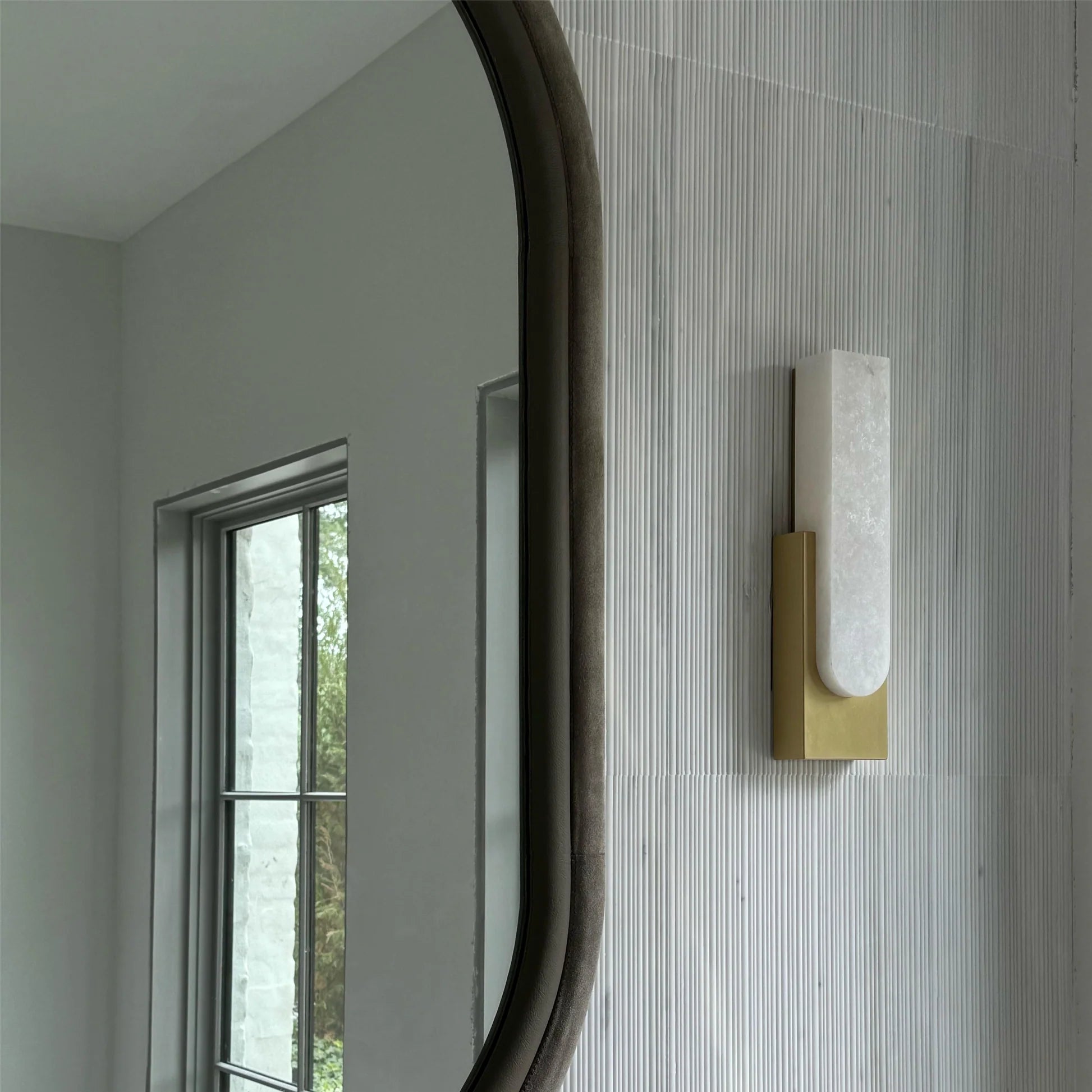 Aurora Alabaster Sconce Elegant LED Stone Lighting-Brass-Blushlighting