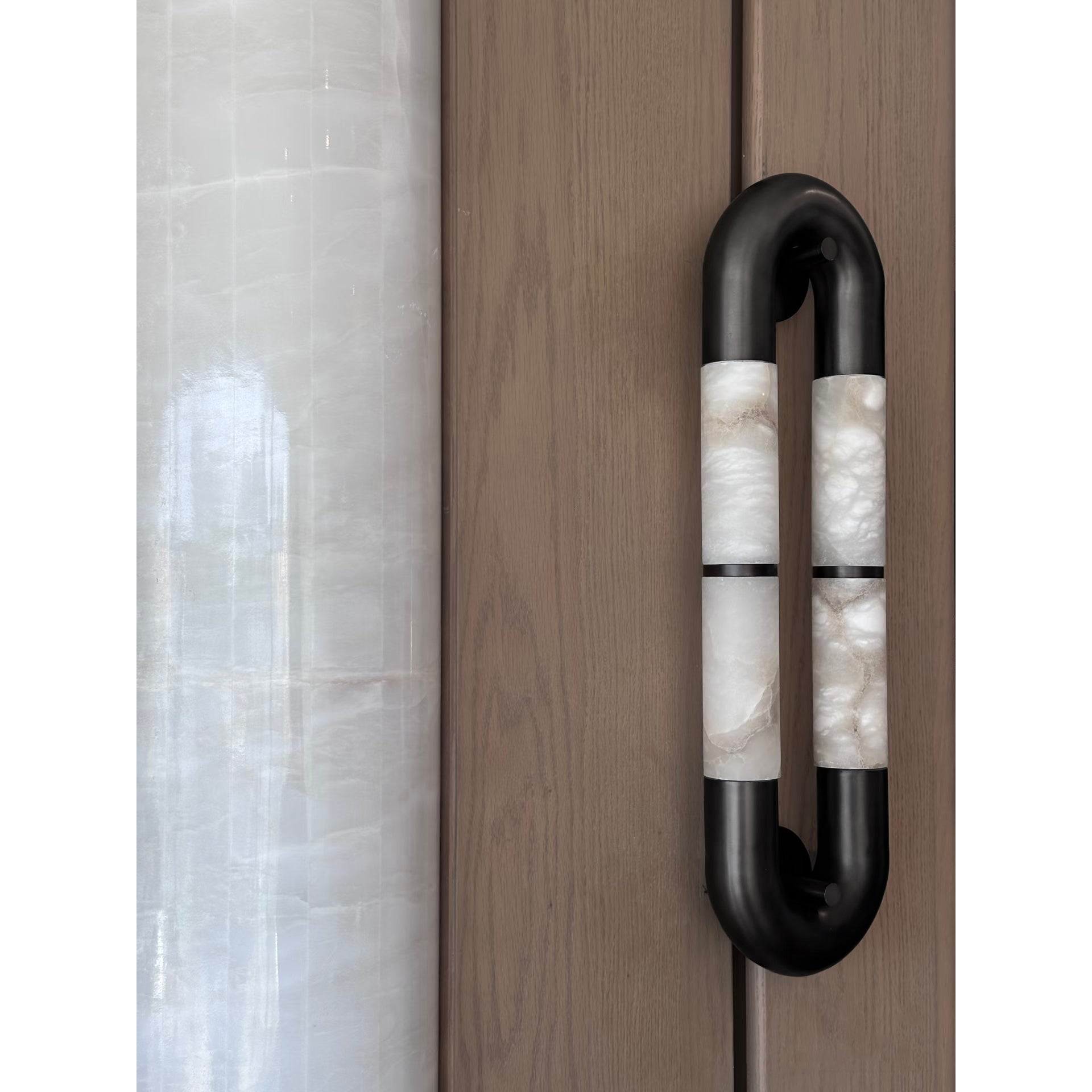 Alabaster Banded KoKo Sconce - L 15cm x H 60cm / L 5.9″ x H 23.6″Black & WhiteBlushlighting