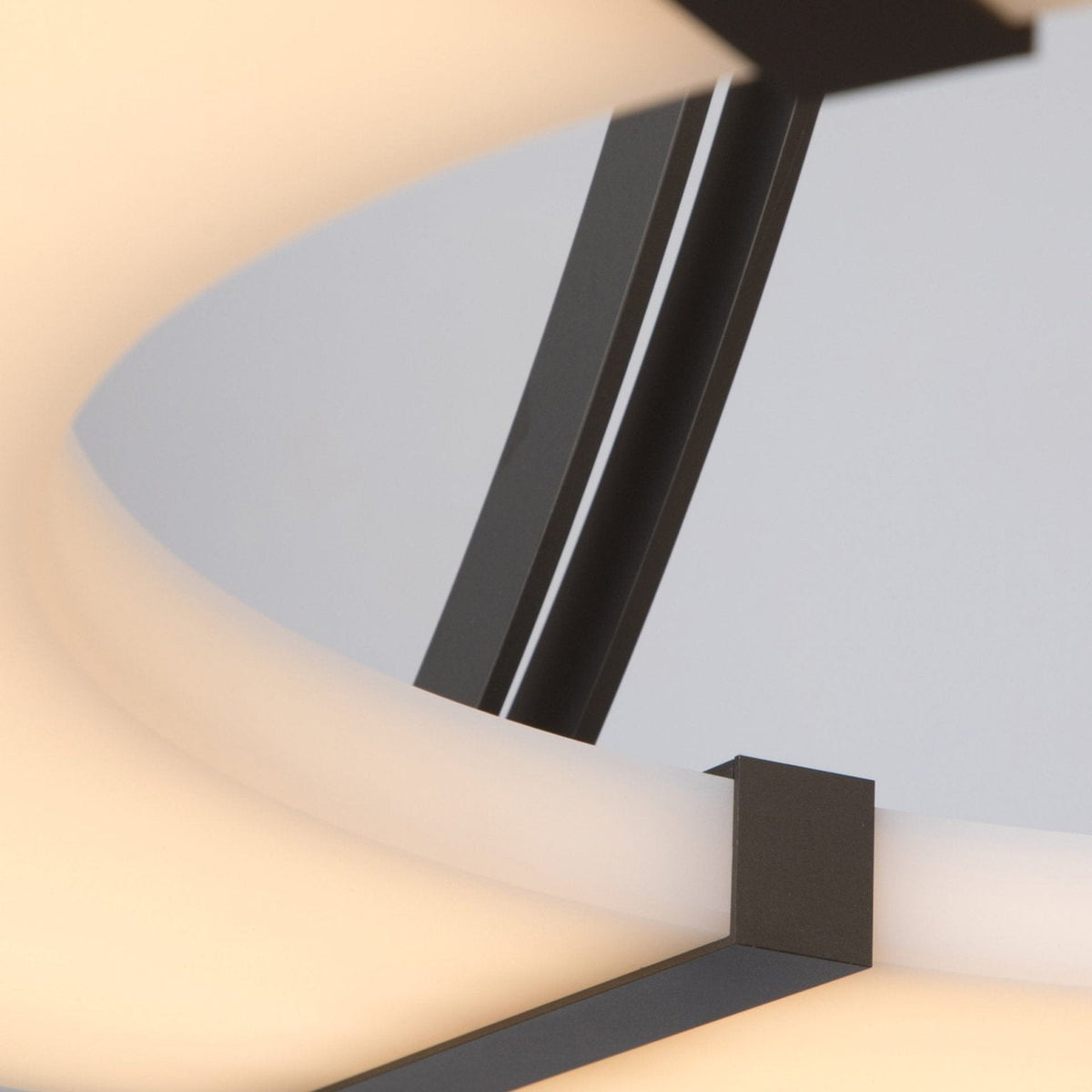 Alabaster Halo Pendant Light – Black & White LED Chandelier - ∅ 23.6″ x H 19.7″Warm LightBlack&WhiteBlushlighting