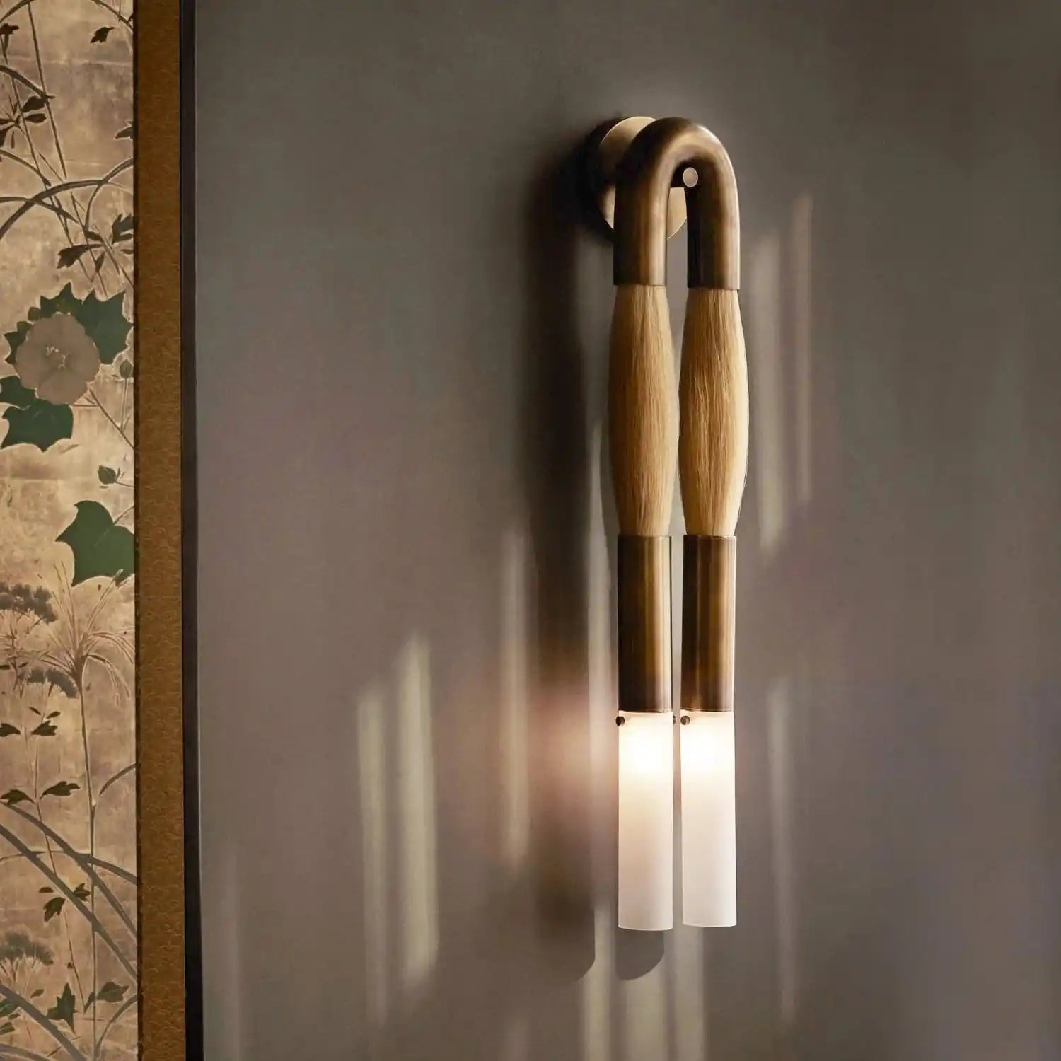 Double Head Antonia Horsehair Sconce-Dia 14cm X H 78cm / ∅ 5.5″ X H 30″-Aged Brass-Palomino-Blushlighting