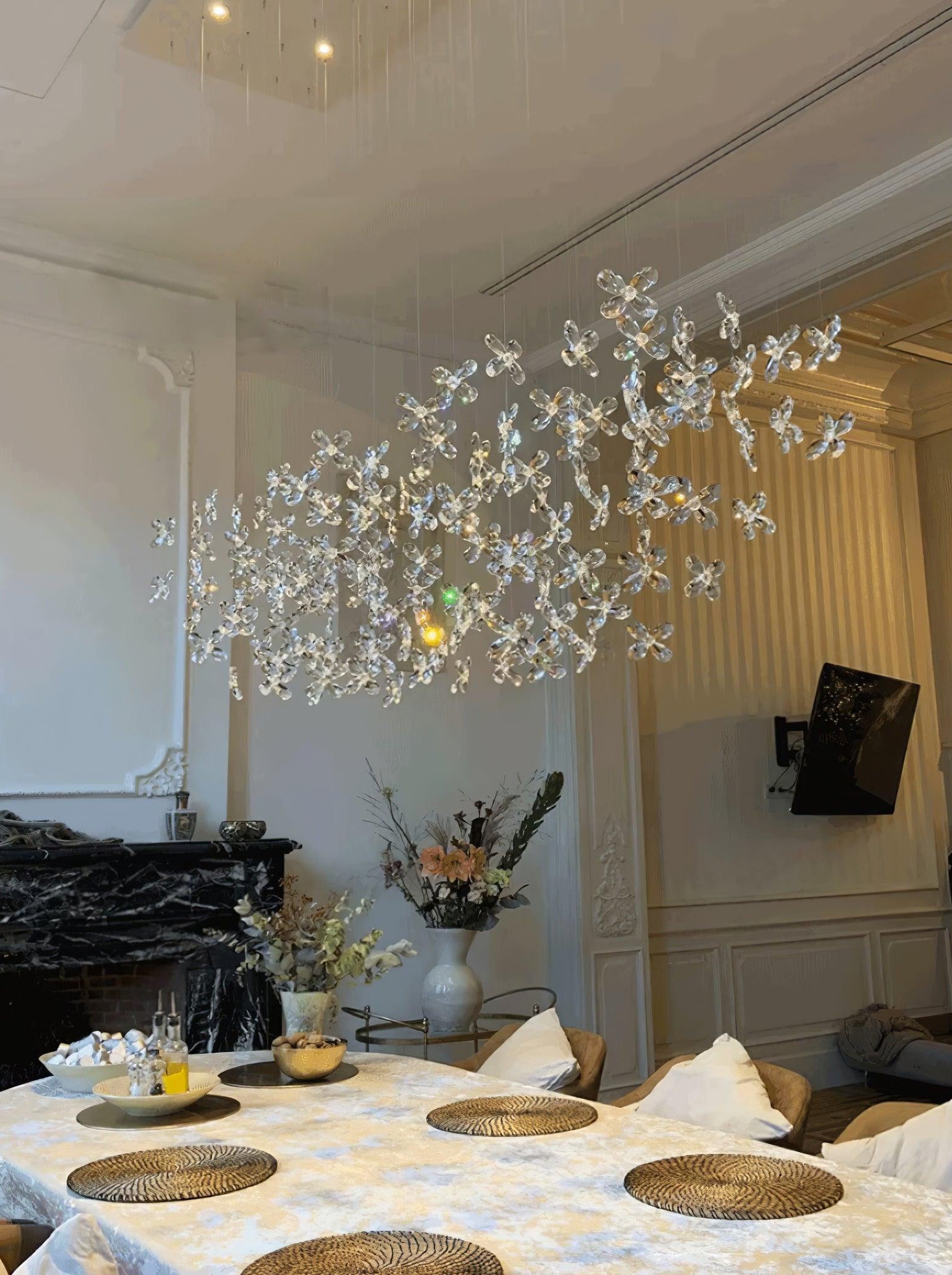 Floating Butterfly Chandelier - Long Canopy L 39.4″ x H 9.8″ x H 59.1″Silver & ClearWarm LightBlushlighting