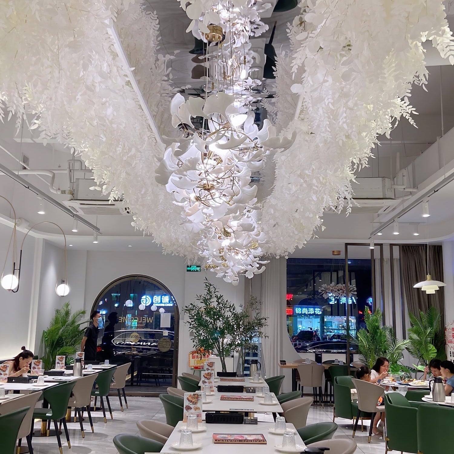 Gingko Leaves Chandelier - L 196.8″ x W 31.5″ x H 59.1″White & GoldBlushlighting