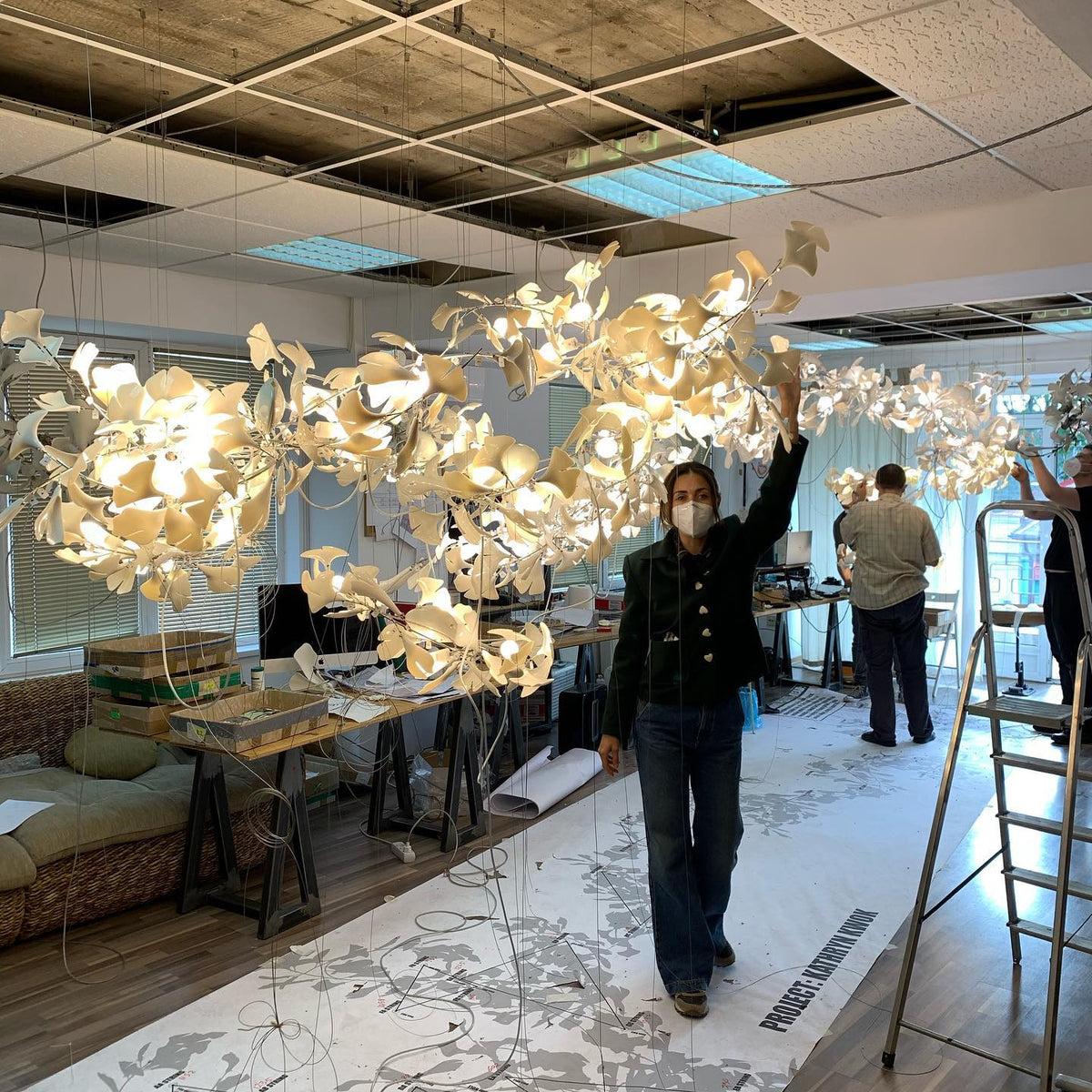 Gingko Leaves Chandelier - L 196.8″ x W 31.5″ x H 59.1″White & GoldBlushlighting