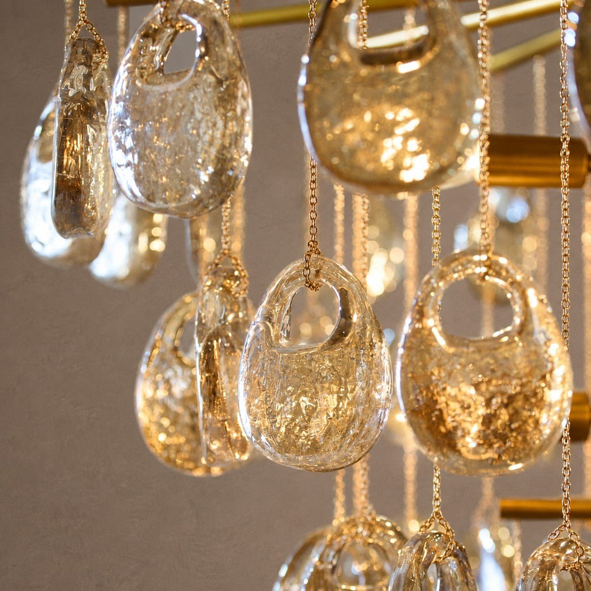 Jacqueline Round Chandelier - ∅ 32" x H 27"Gold & AmberBlushlighting
