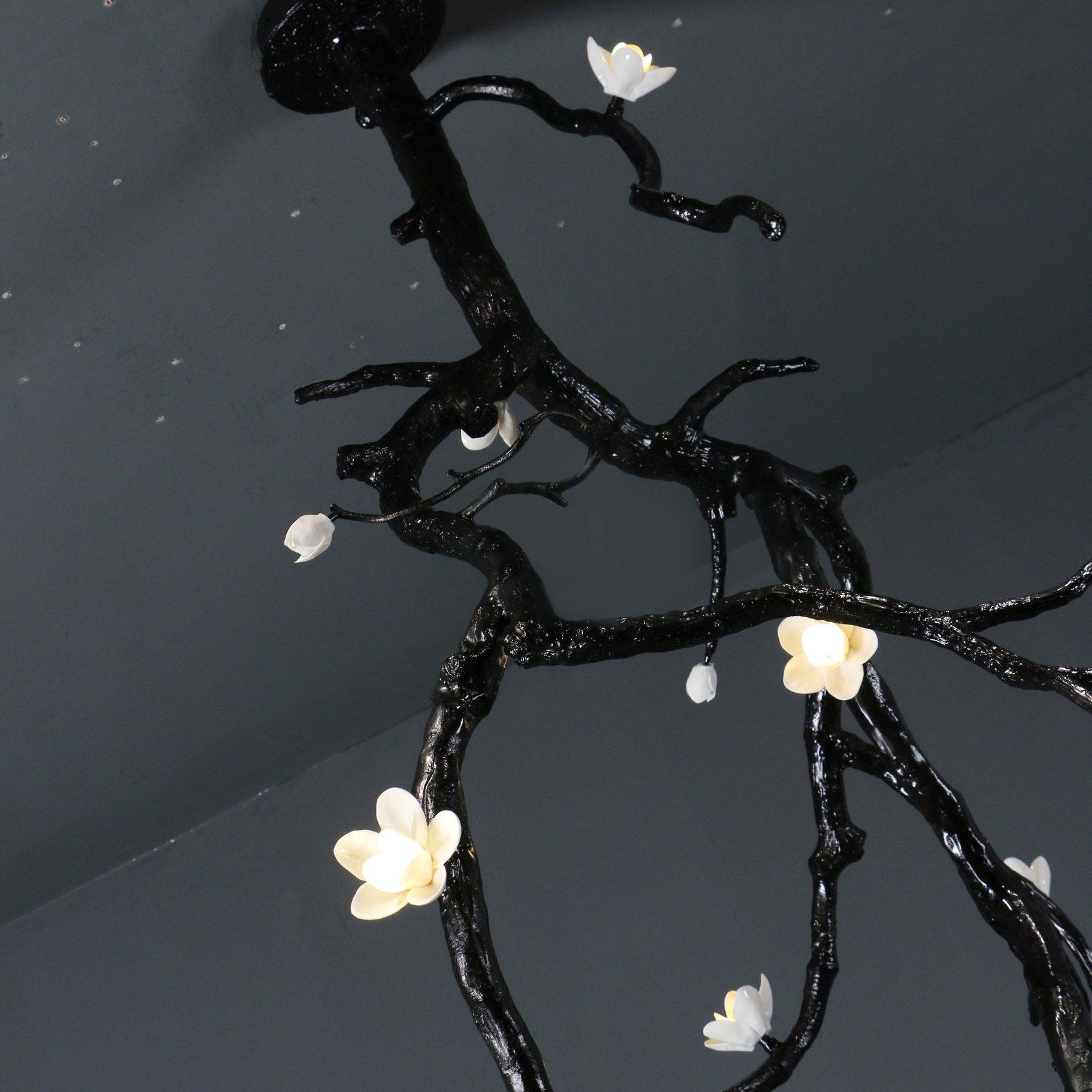Large Long Branch Flower Chandelier - L 17.7″ x H 43.3″ / L 45cm x H 1100cmBrass stained blackBlushlighting