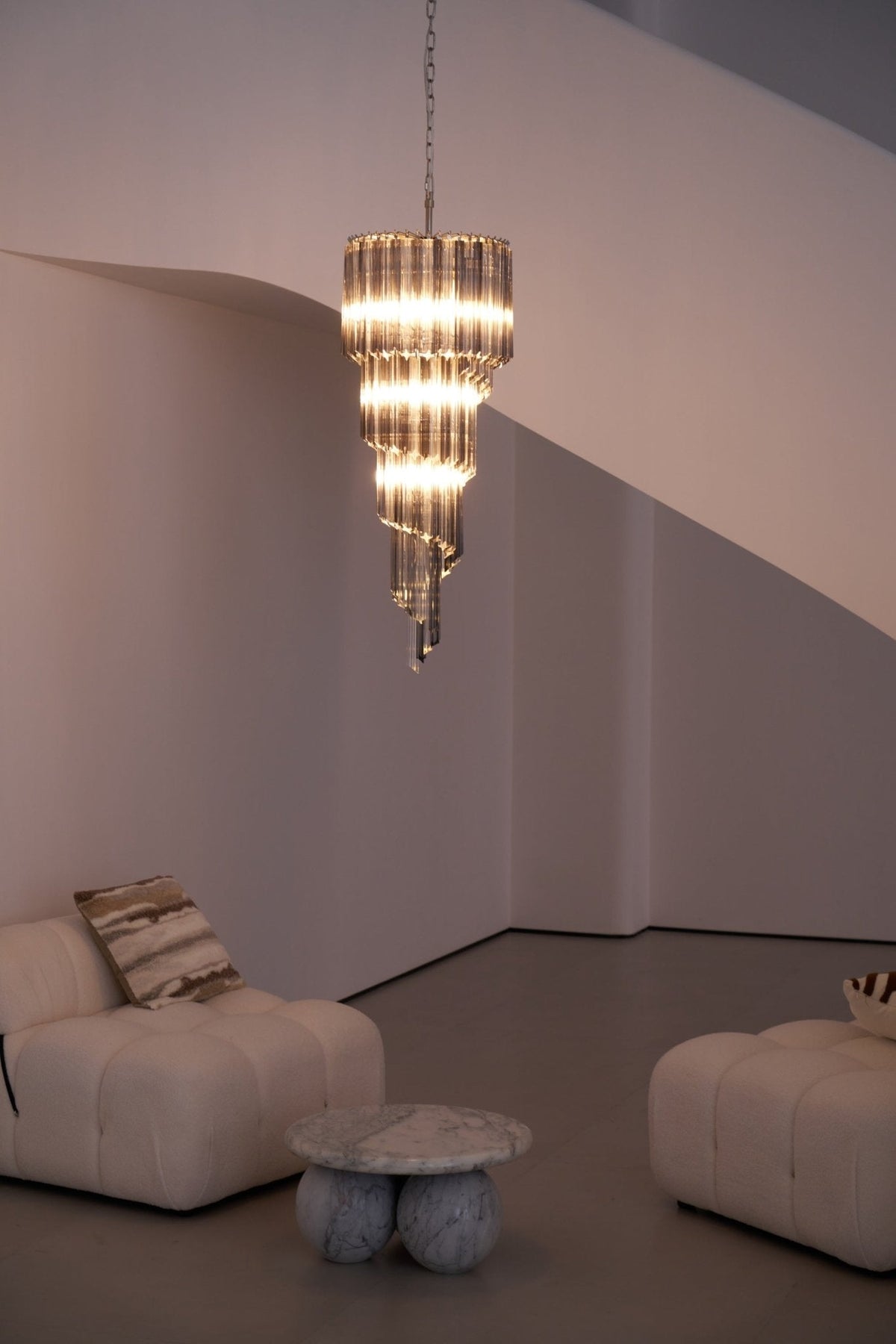 Lucente Noir Spiral Chandelier - ∅ 15.7″ x H 39.4″Grey+Clear Glass & NickelBlushlighting