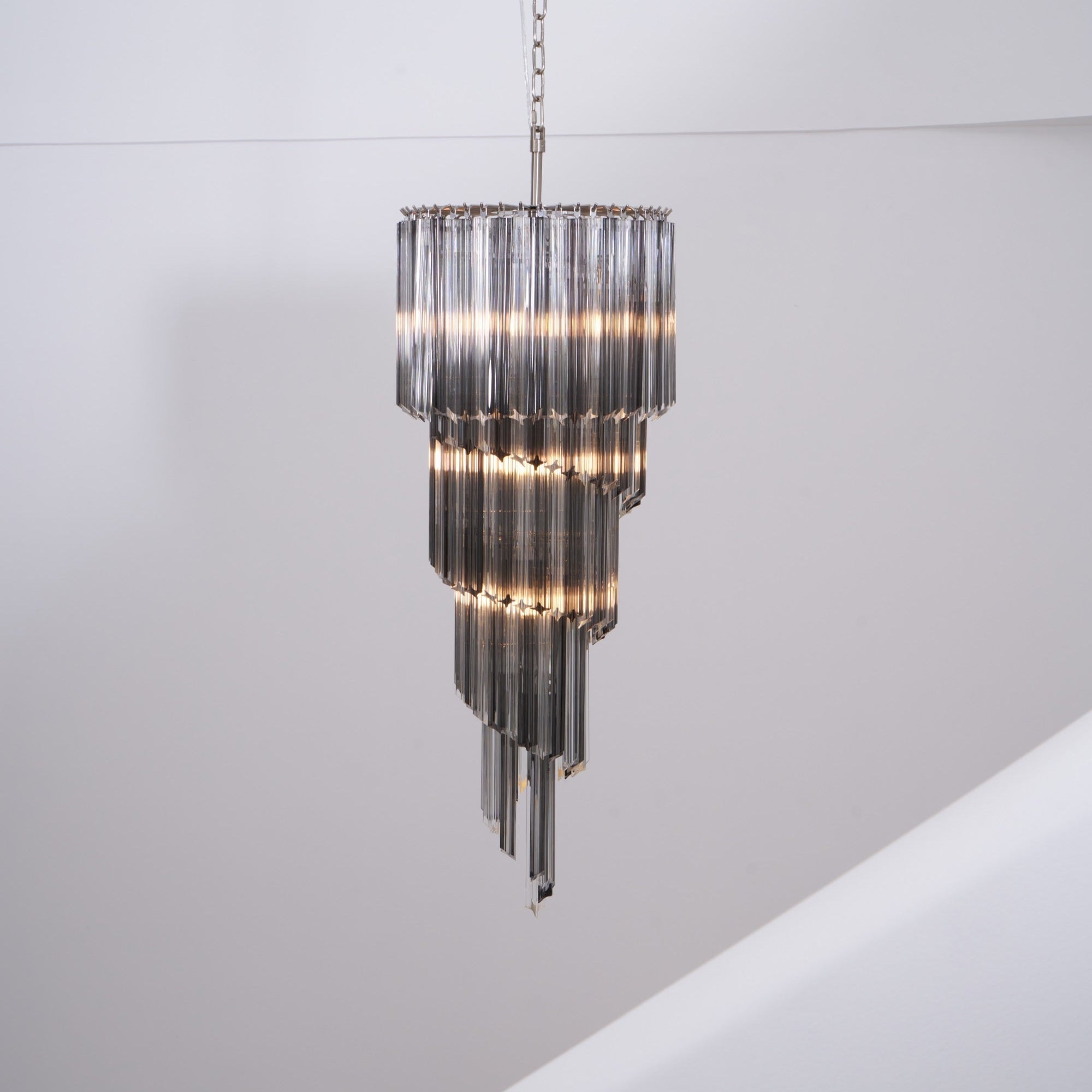 Lucente Noir Spiral Chandelier - ∅ 15.7″ x H 39.4″Grey+Clear Glass & NickelBlushlighting