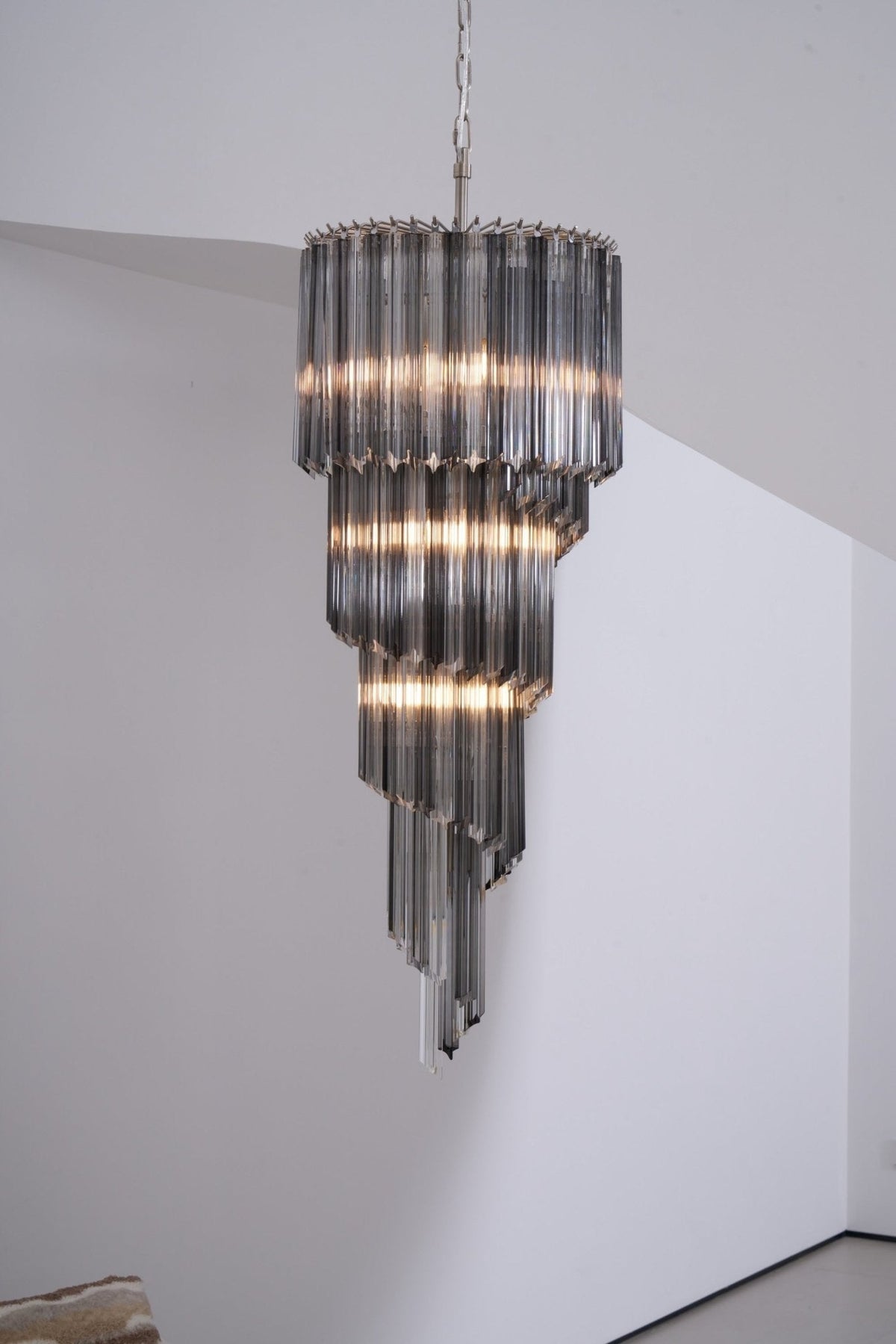 Lucente Noir Spiral Chandelier - ∅ 15.7″ x H 39.4″Grey+Clear Glass & NickelBlushlighting