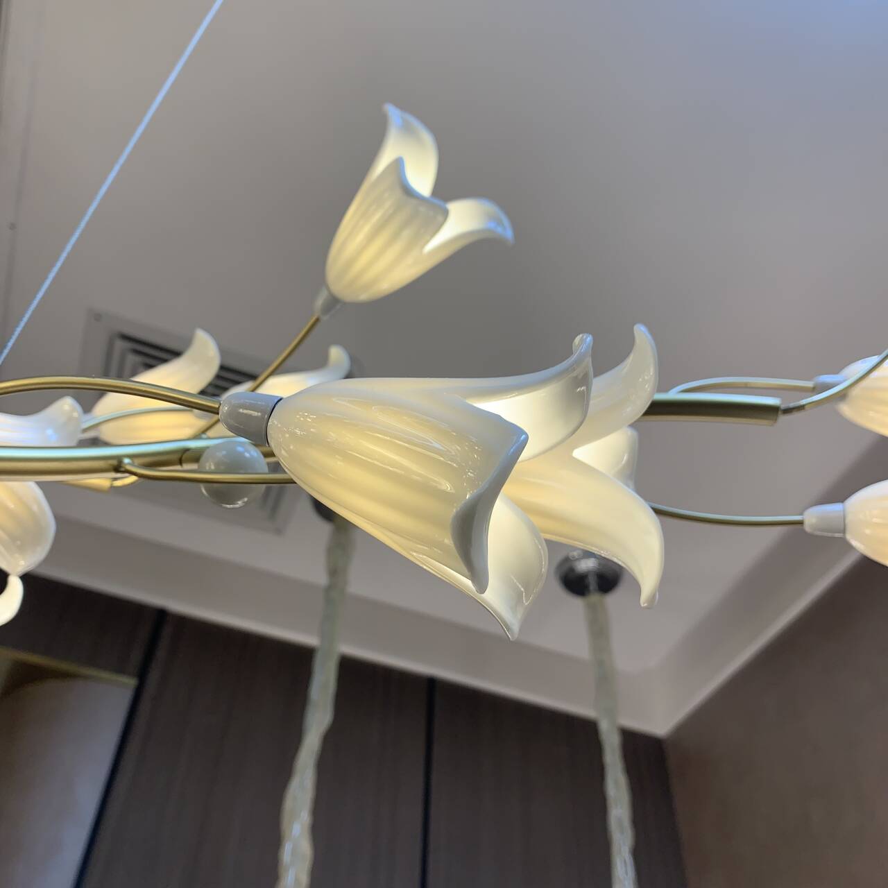 Modern Brass Branch Ceramics Flower Chandelier for Stylish Living Room Hotel and Restaurant - L110.24''*W30.7''/L280cm*W78cmWarm LightBlushlighting