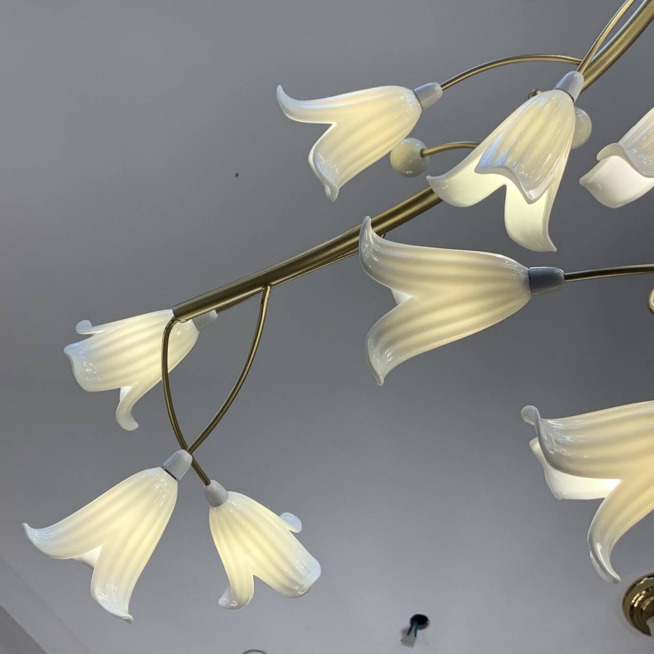 Modern Brass Branch Ceramics Flower Chandelier for Stylish Living Room Hotel and Restaurant - L110.24''*W30.7''/L280cm*W78cmWarm LightBlushlighting