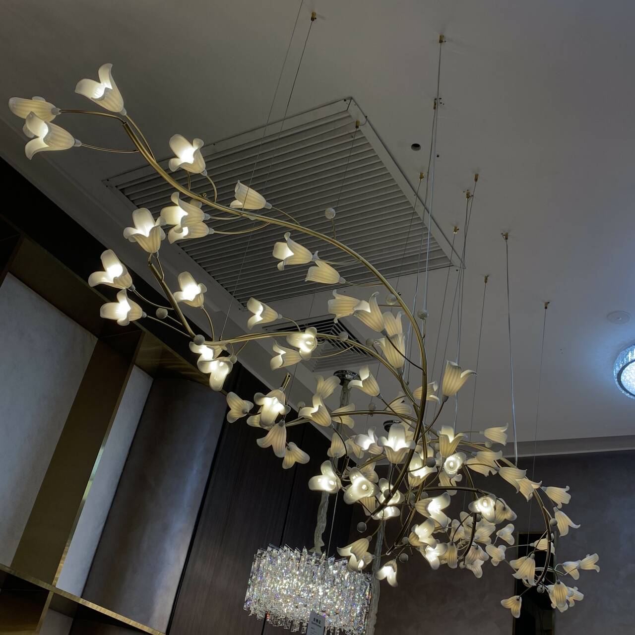 Modern Brass Branch Ceramics Flower Chandelier for Stylish Living Room Hotel and Restaurant - L110.24''*W30.7''/L280cm*W78cmWarm LightBlushlighting