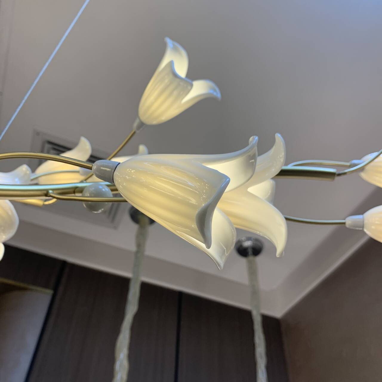 Modern Brass Branch Ceramics Flower Chandelier for Stylish Living Room Hotel and Restaurant - L110.24''*W30.7''/L280cm*W78cmWarm LightBlushlighting