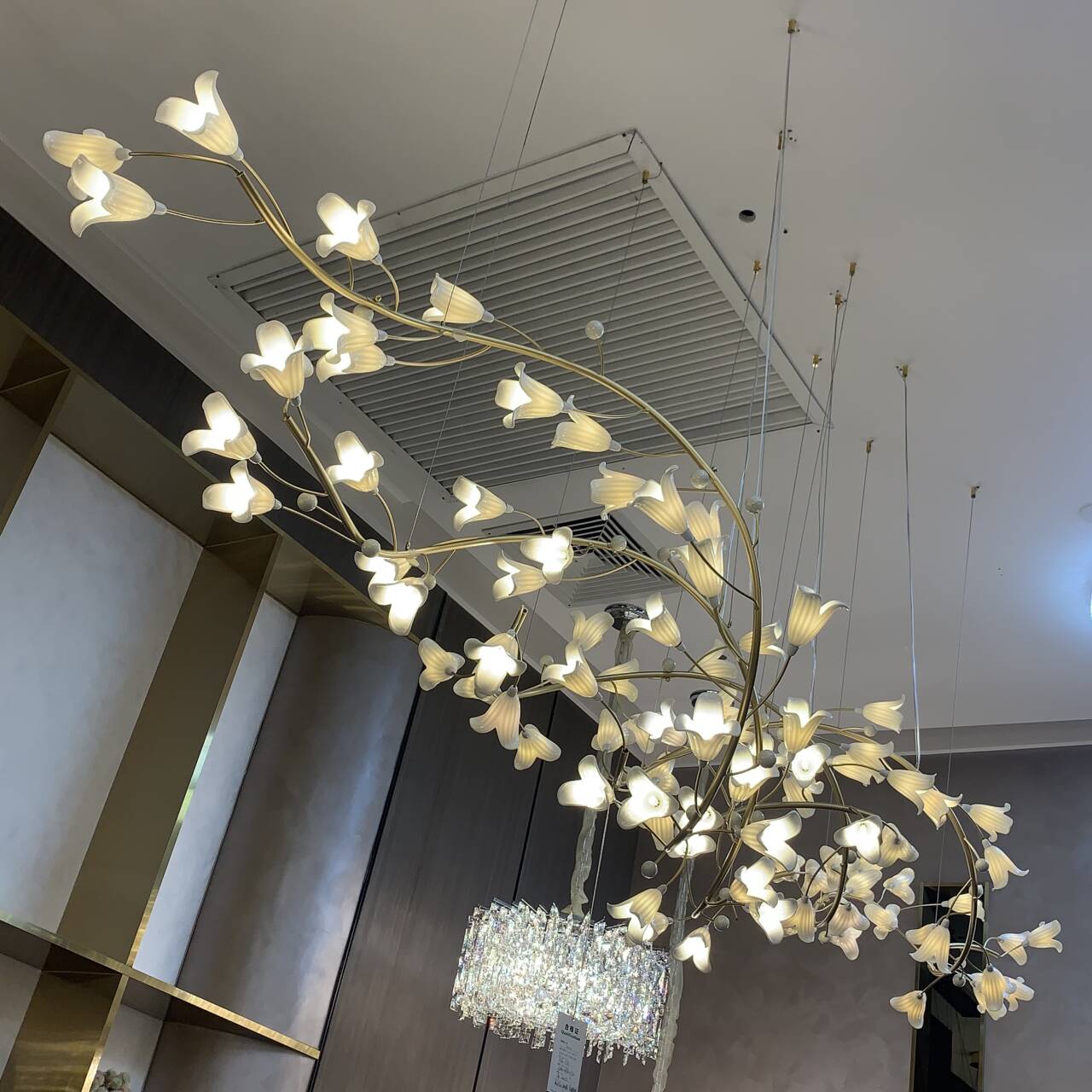 Modern Brass Branch Ceramics Flower Chandelier for Stylish Living Room Hotel and Restaurant - L110.24''*W30.7''/L280cm*W78cmWarm LightBlushlighting