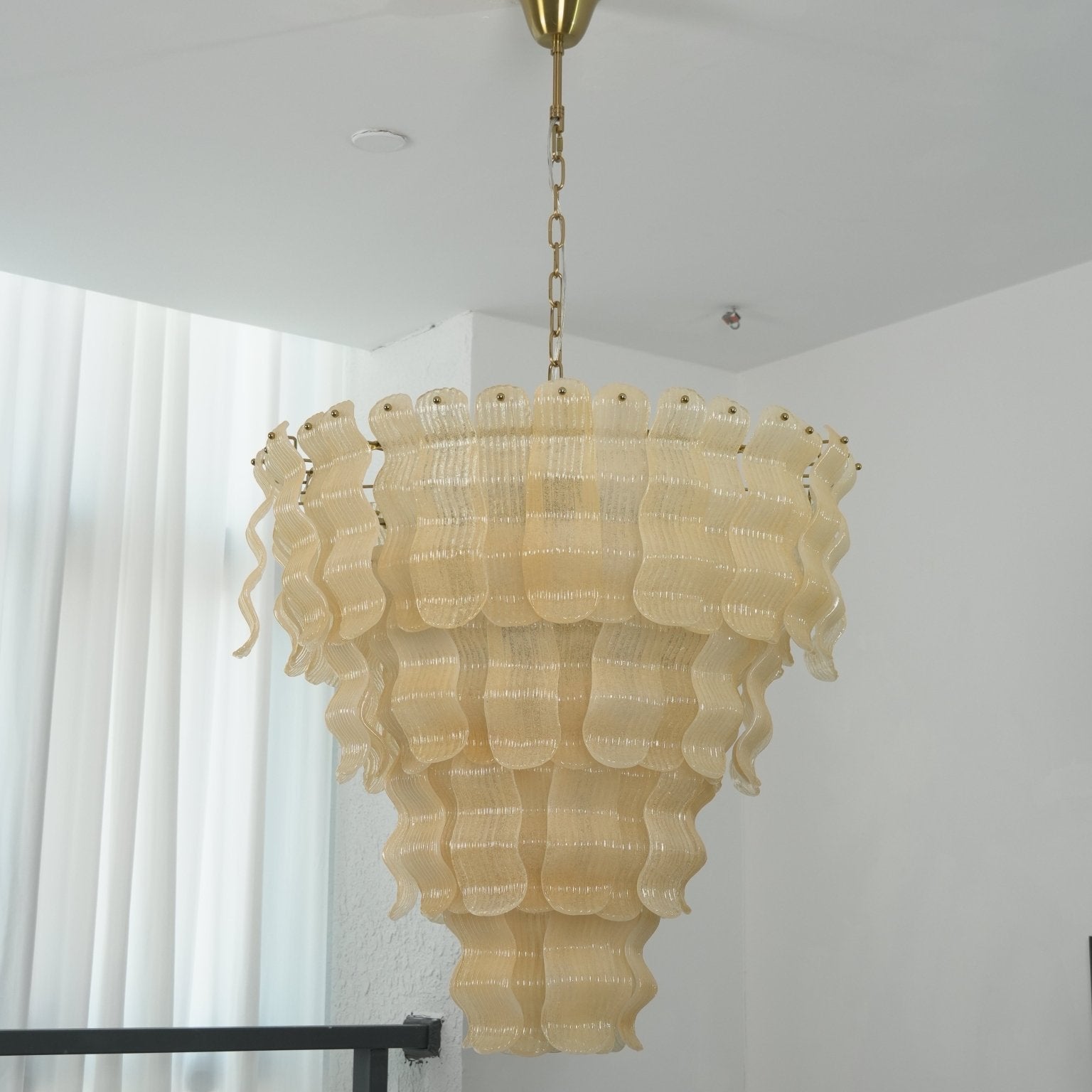Pollensa Glass Chandelier - ∅ 29.5″ x H 37.4″Gold & YellowBlushlighting