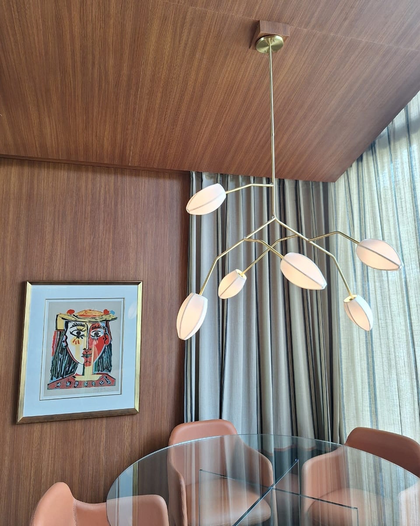 Sacura Chandelier - 6 lights L 49.2″ x W 39.4″ x H 43.3″Brass & WhiteBlushlighting
