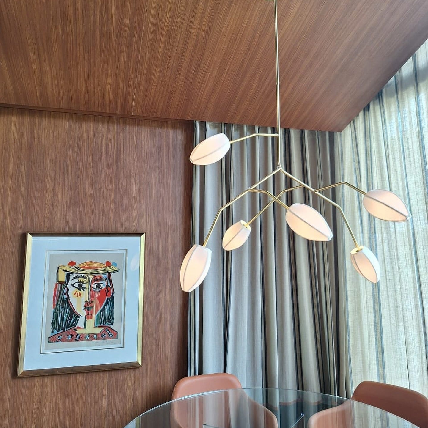 Sacura Chandelier - 6 lights L 49.2″ x W 39.4″ x H 43.3″Brass & WhiteBlushlighting