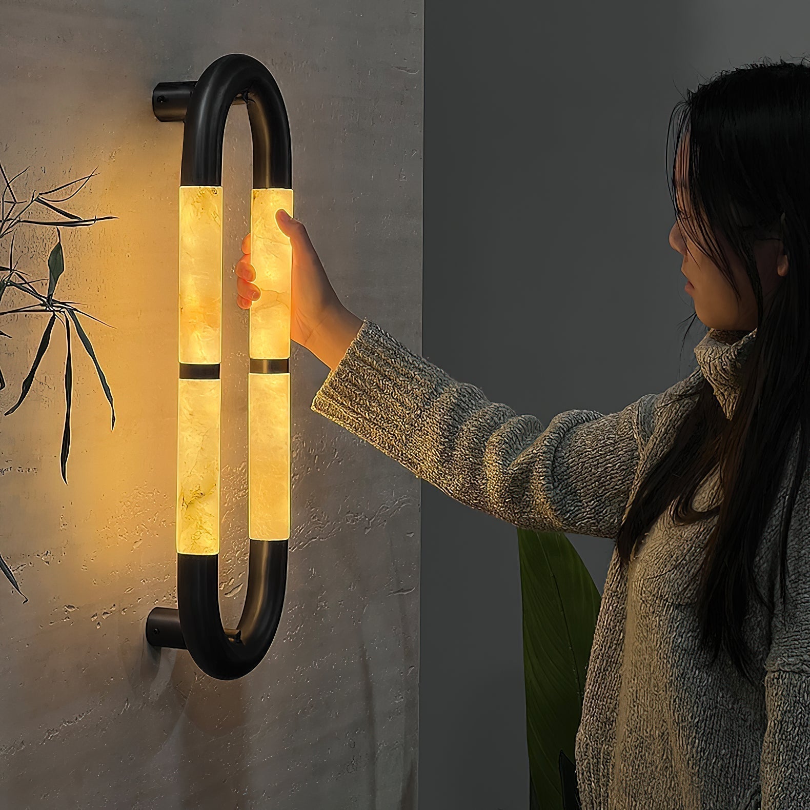 Alabaster Banded KoKo Sconce - L 15cm x W 8cm x H 54cm / L 5.9″ x W 3.1″ x H 21.3″Black & WhiteBlushlighting