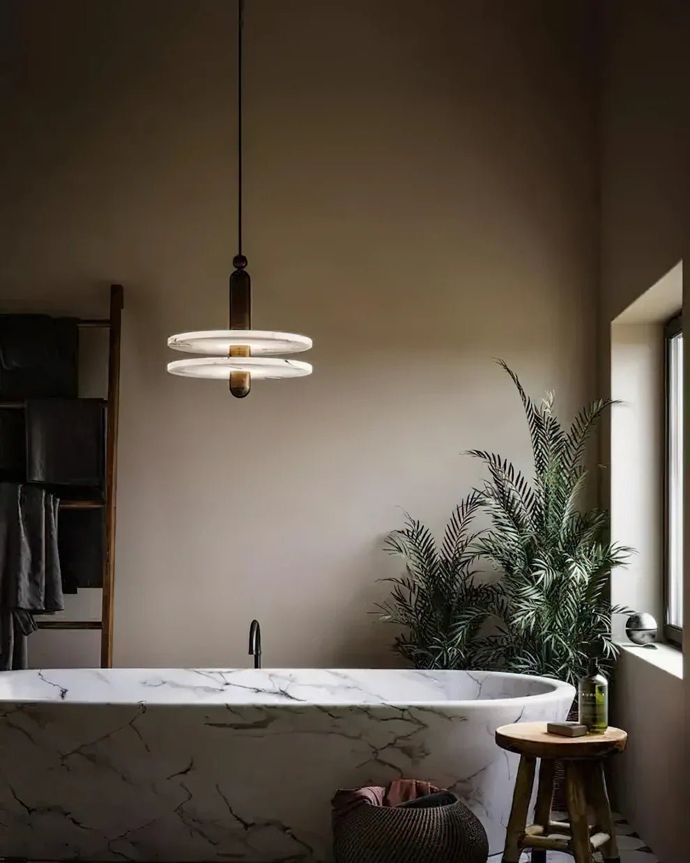 Alabaster Comet Pendant Lamp - D 40cm x H 45cm / ∅ 15.7″ x H 17.7″BlackWarm LightBlushlighting
