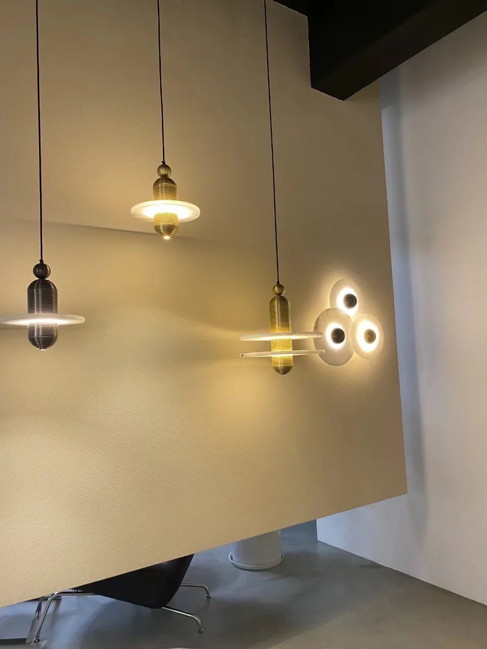 Alabaster Comet Pendant Lamp - D 40cm x H 45cm / ∅ 15.7″ x H 17.7″BlackWarm LightBlushlighting