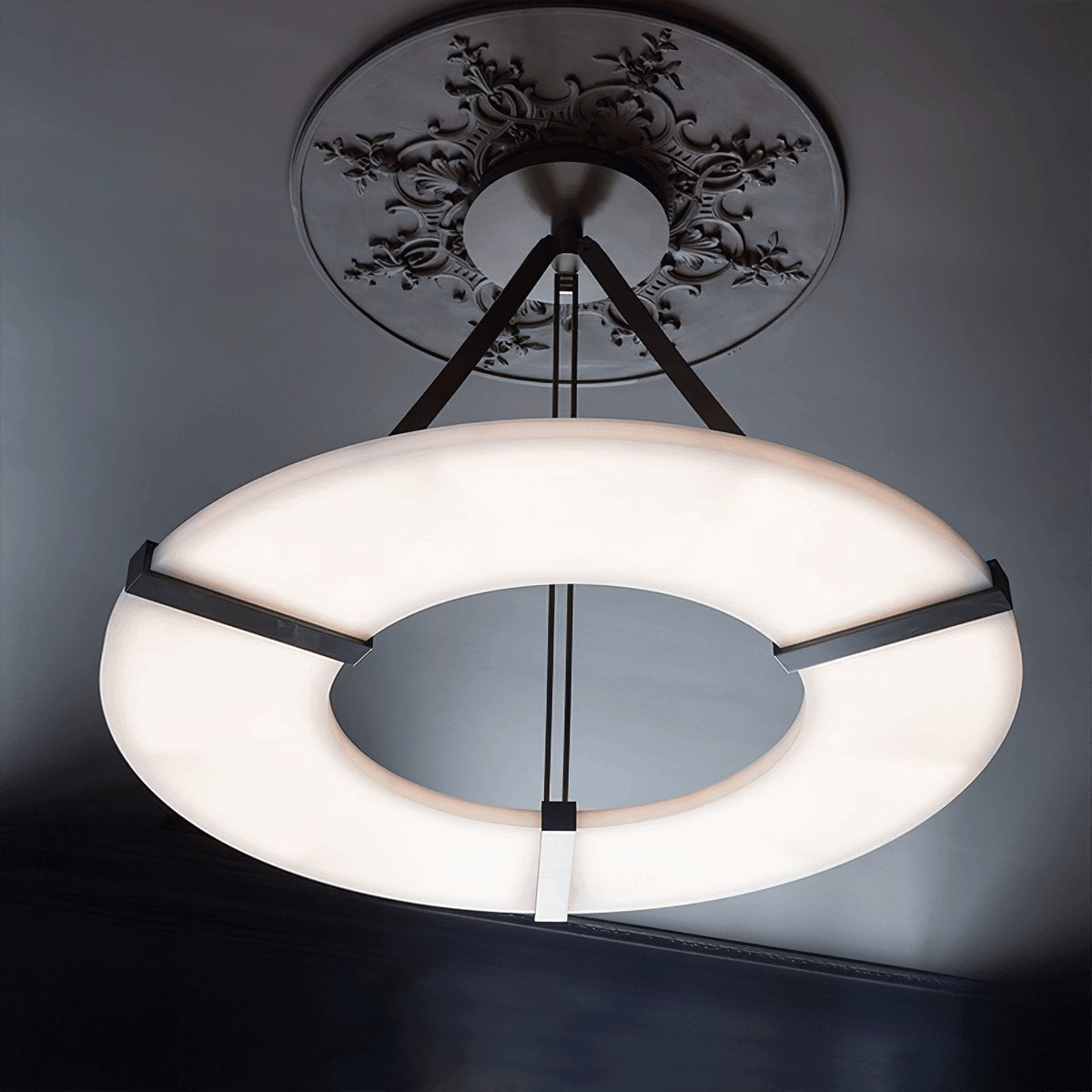 Alabaster Halo Pendant Light – Black & White LED Chandelier - ∅ 23.6″ x H 19.7″Warm LightBlack&WhiteBlushlighting
