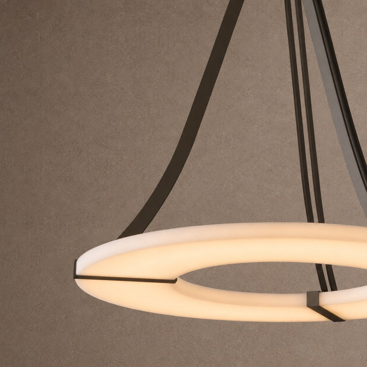 Alabaster Halo Pendant Light – Black & White LED Chandelier - ∅ 23.6″ x H 19.7″Warm LightBlack&WhiteBlushlighting