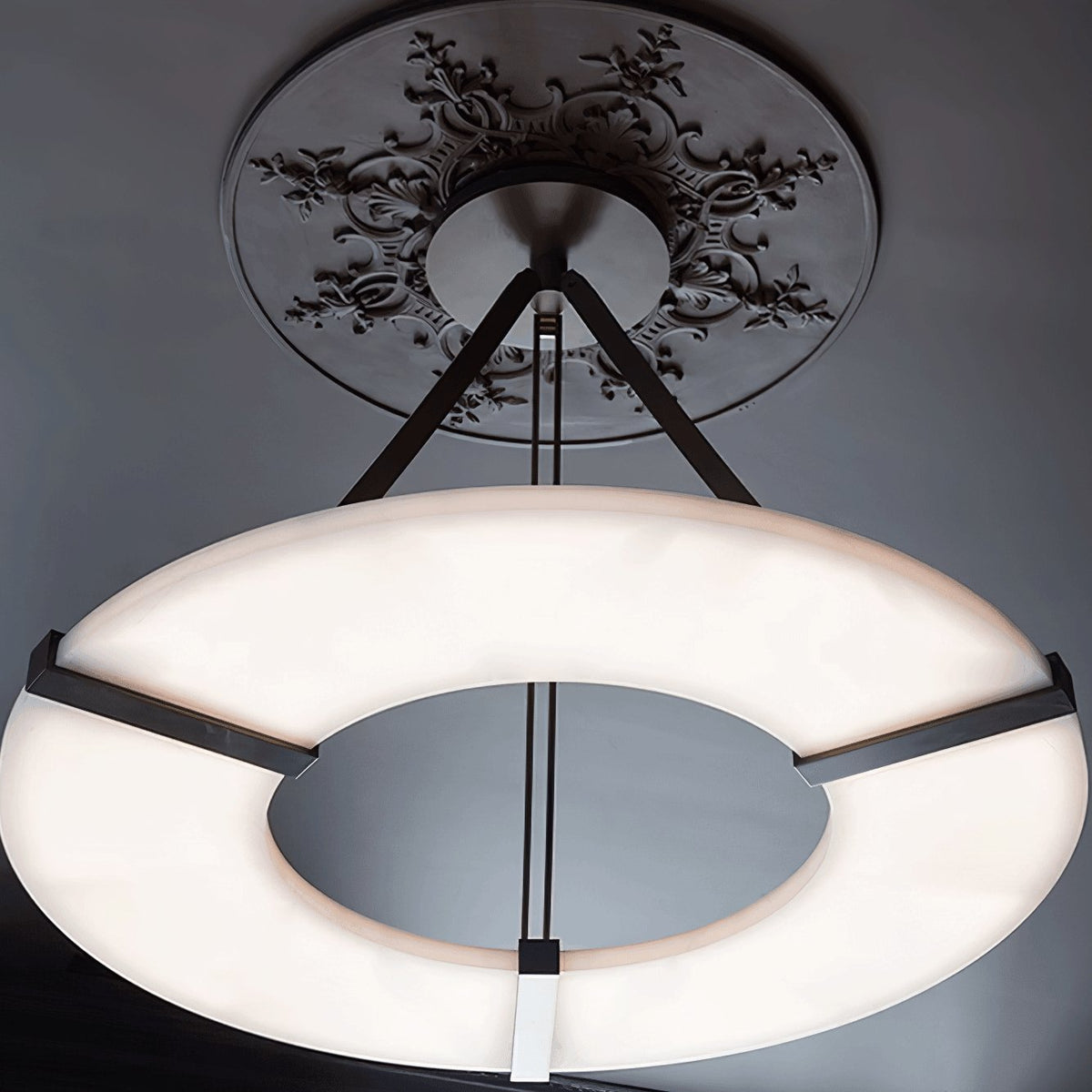 Alabaster Halo Pendant Light – Black & White LED Chandelier - ∅ 23.6″ x H 19.7″Warm LightBlack&WhiteBlushlighting