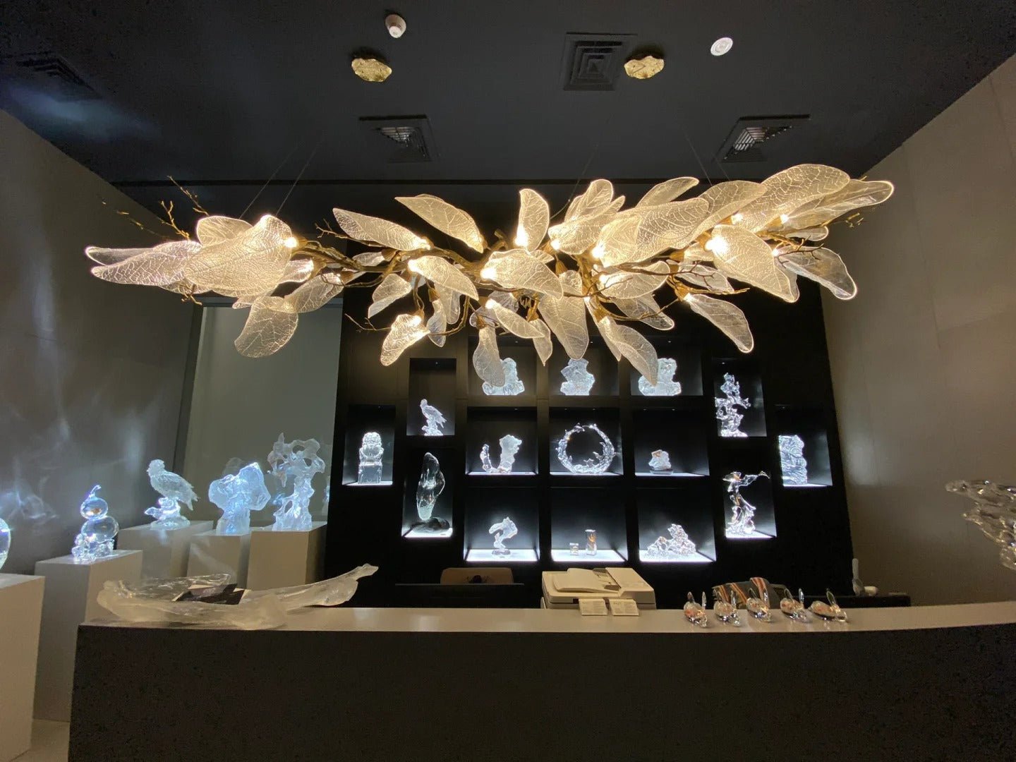Creative Bionic Resin Leaves Chandelier for Living Room/Dining Room/Staircase - Linear/L47.2"*H19.7"Warm LightBlushlighting