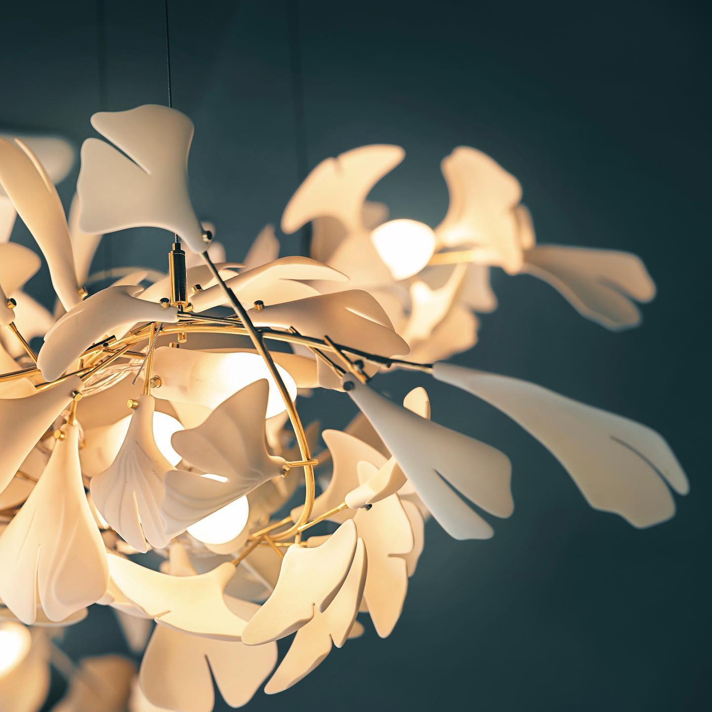 Gingko Leaves Chandelier - L 196.8″ x W 31.5″ x H 59.1″White & GoldBlushlighting