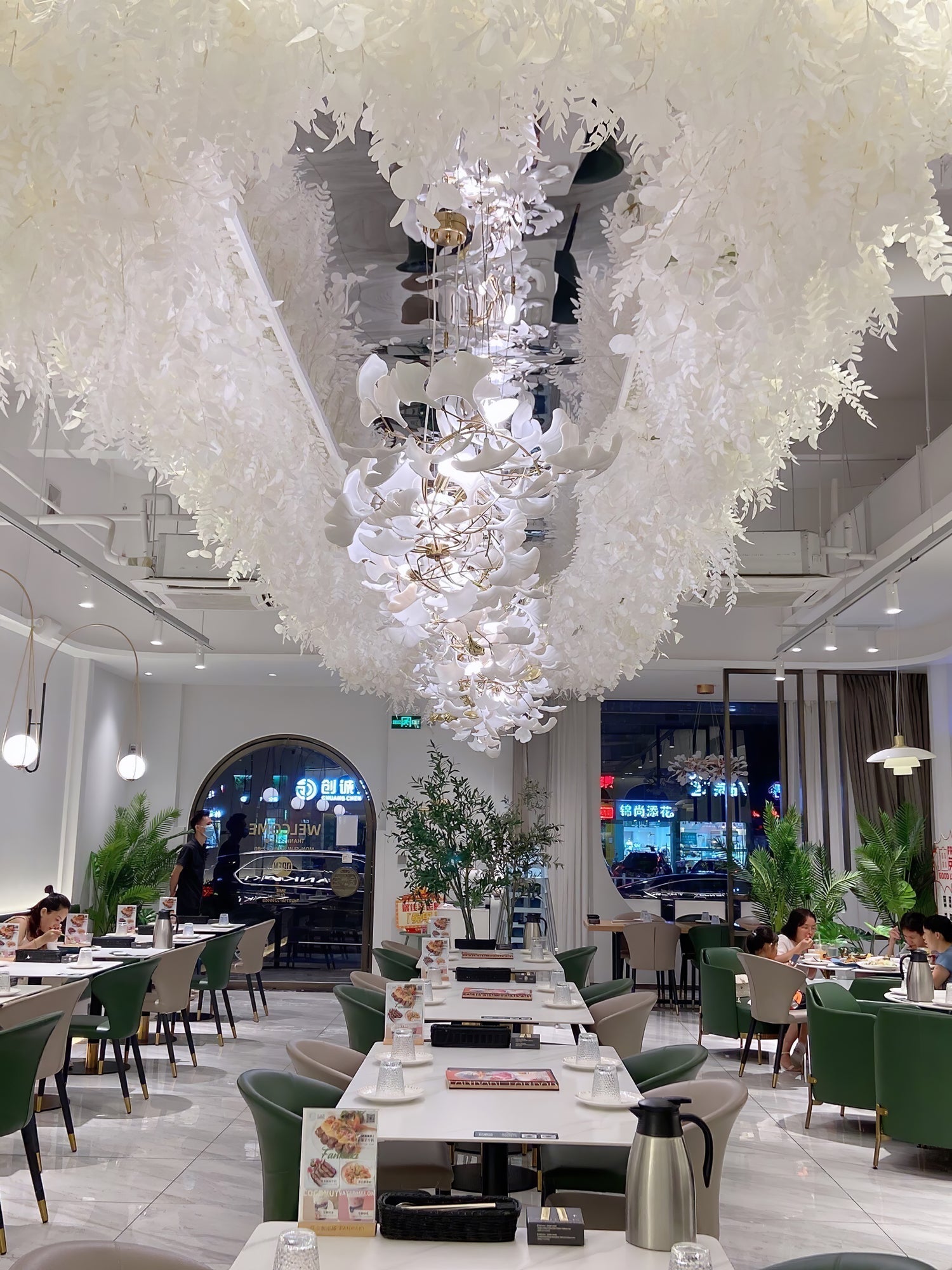 Gingko Leaves Chandelier - L 196.8″ x W 31.5″ x H 59.1″White & GoldBlushlighting