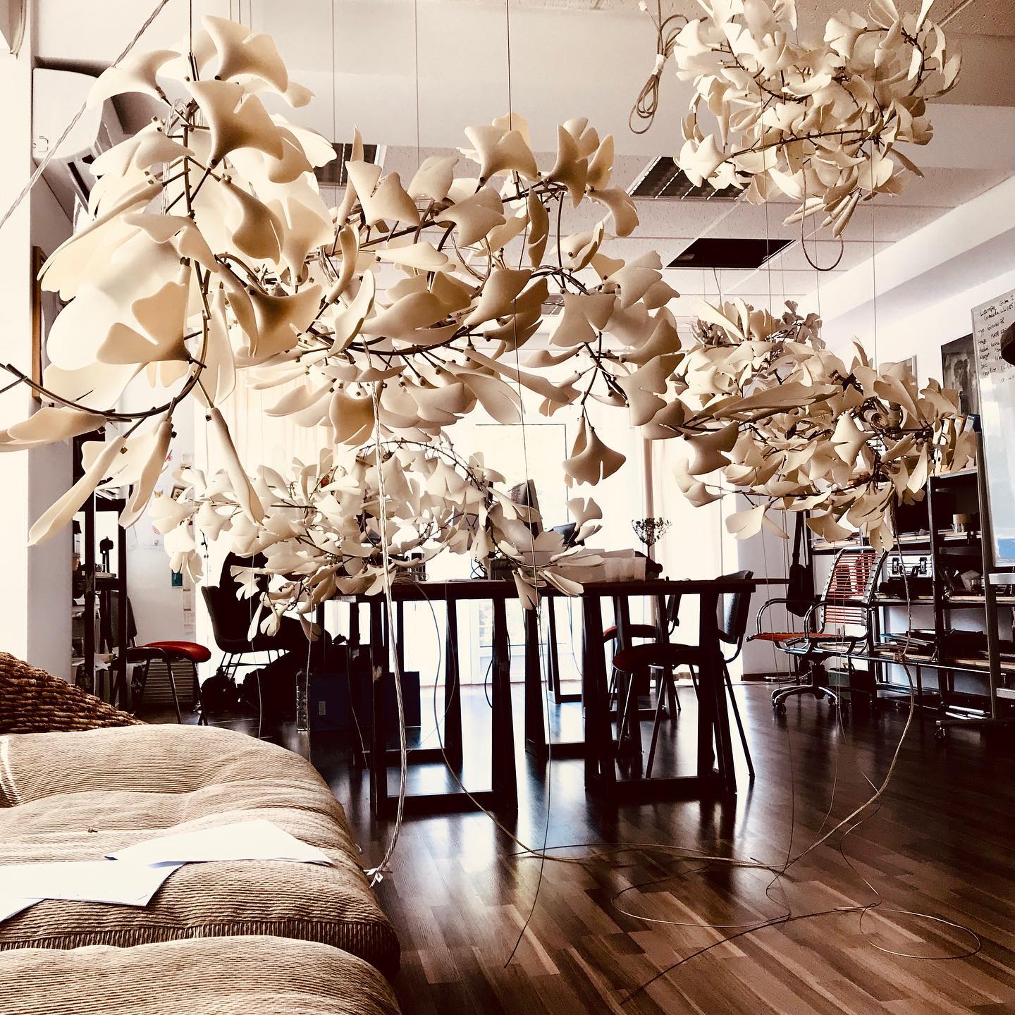 Gingko Leaves Chandelier - L 196.8″ x W 31.5″ x H 59.1″White & GoldBlushlighting