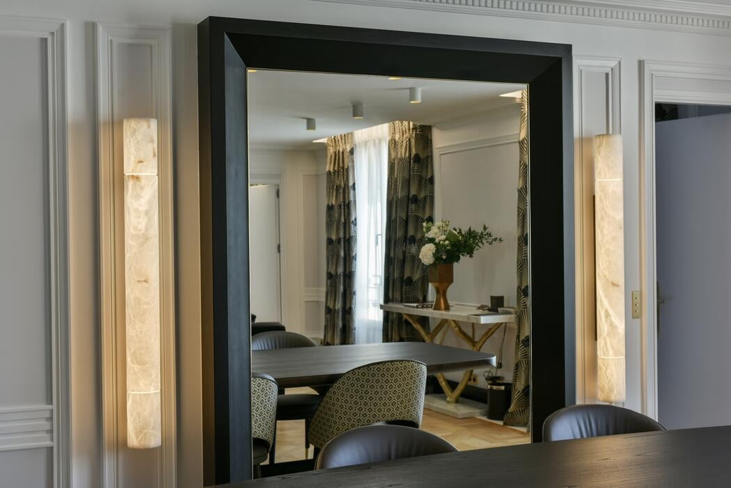 Venus Modern Linear Alabaster Wall Sconce 3'' 4.7''