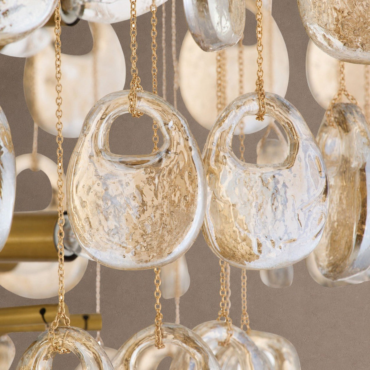 Jacqueline Round Chandelier - ∅ 32" x H 27"Gold & AmberBlushlighting