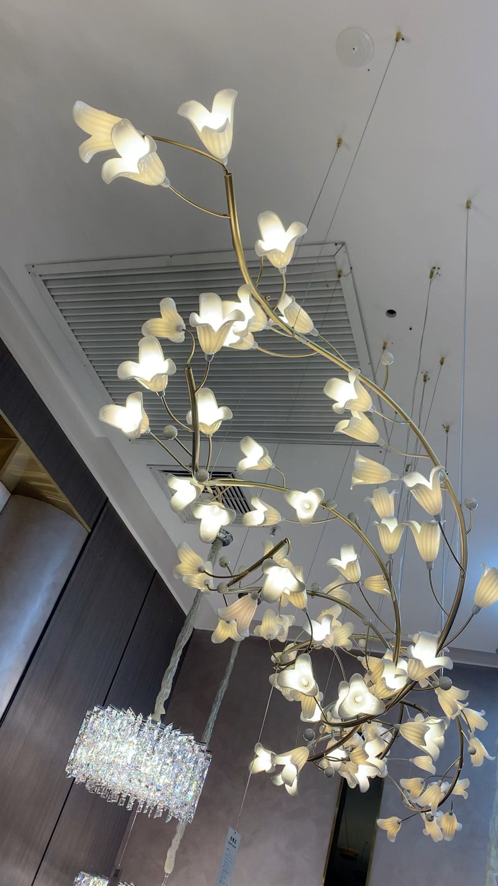 Modern Brass Branch Ceramics Flower Chandelier for Stylish Living Room Hotel and Restaurant - L110.24''*W30.7''/L280cm*W78cmWarm LightBlushlighting