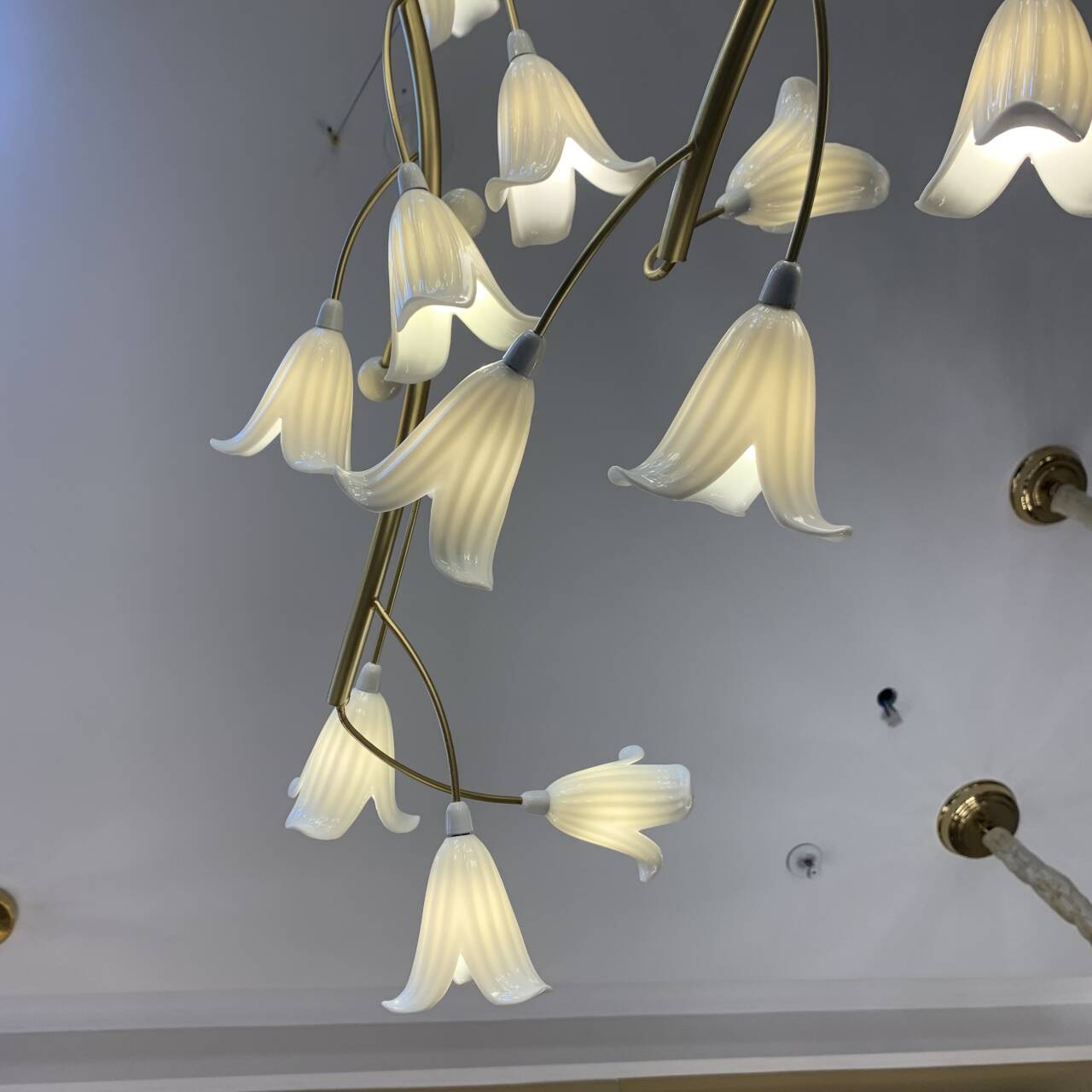 Modern Brass Branch Ceramics Flower Chandelier for Stylish Living Room Hotel and Restaurant-Chandeliers-Blushlighting