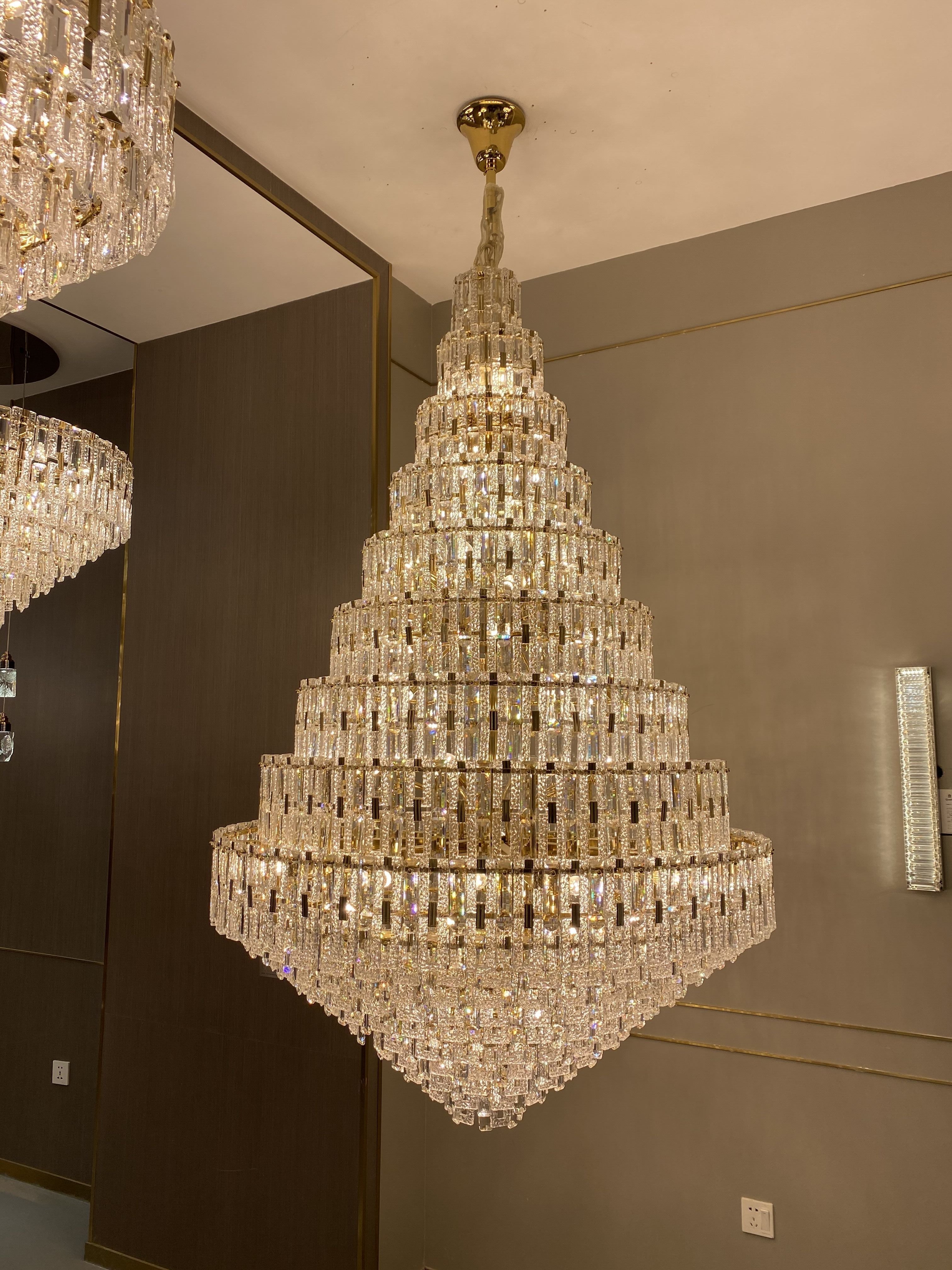 Oversized Multi - layers Honeycomb Luxury Crystal Chandelier in Gold Finish for Big Hallway/Foyer/Entryway - D31.5"*H47.2"/34 Lights/50.5kgWarm LightBlushlighting