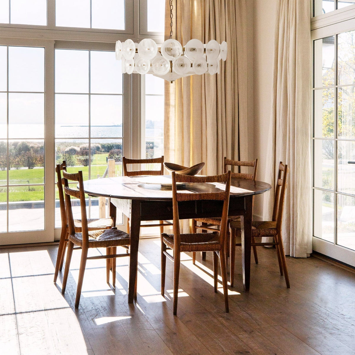 Solaris Disc Murano Chandelier - ∅ 39.4″ x H 14.2″White & GoldBlushlighting