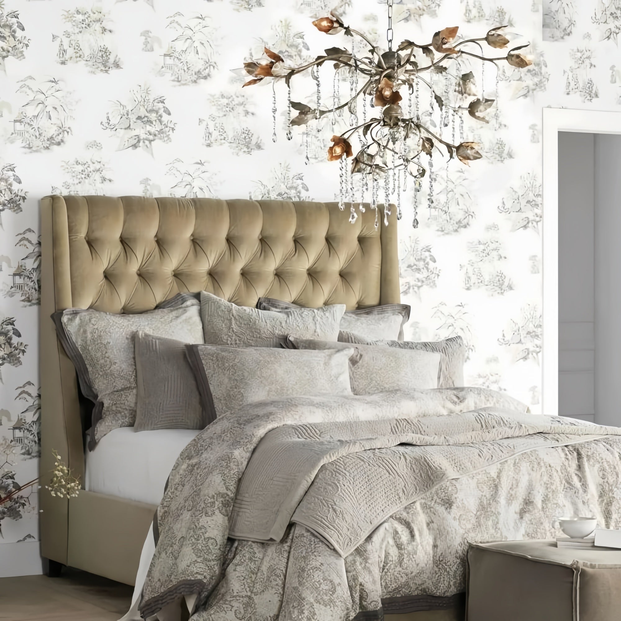 Viticcia Round Chandelier - Blushlighting